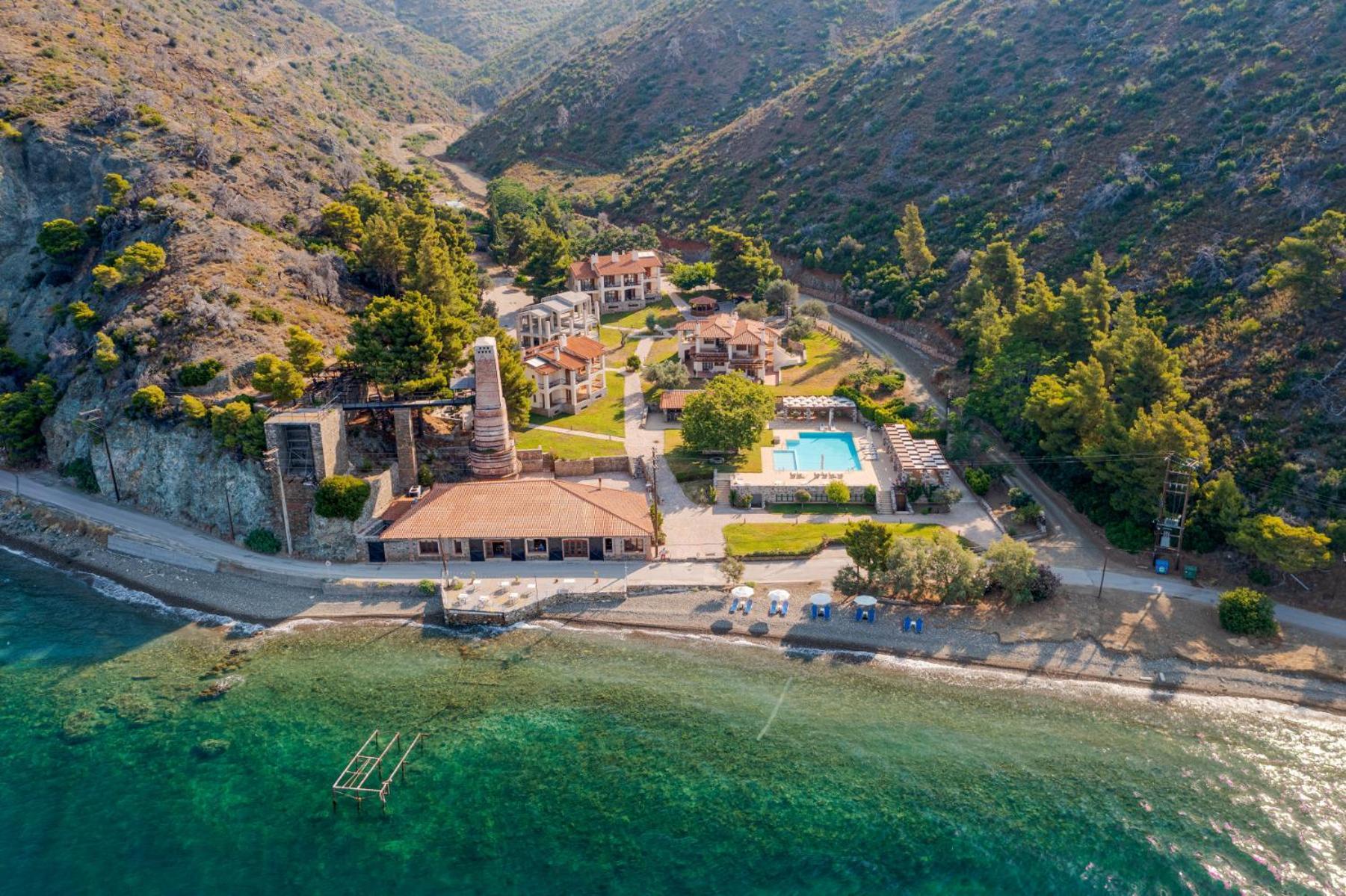 ホテル Kaminos Evia Límni エクステリア 写真